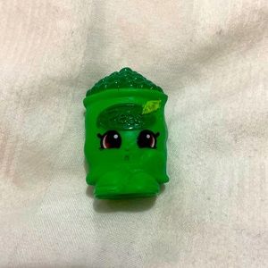 Hii!! I am selling a green peas shopkin if any questions please email me!